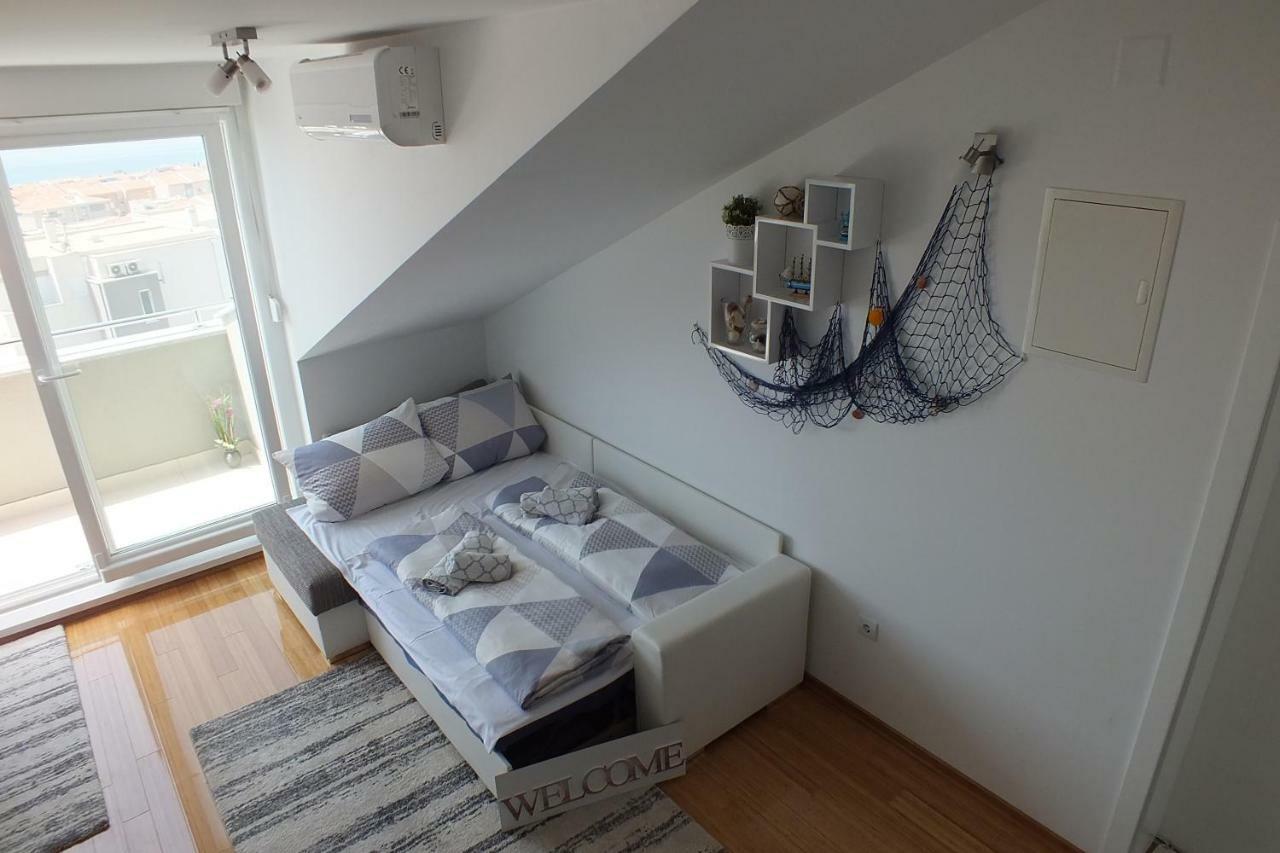 Apartment Silvija Новаля Екстериор снимка