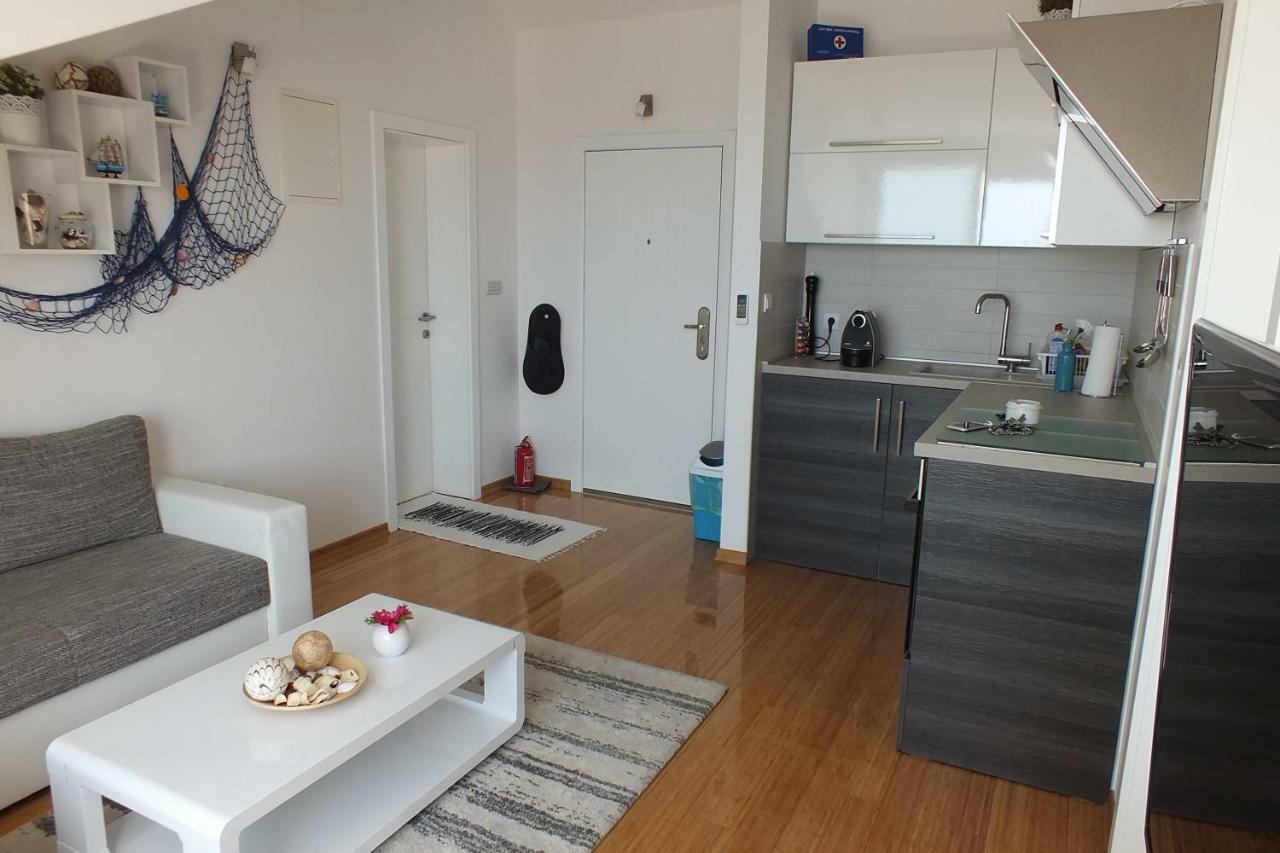 Apartment Silvija Новаля Екстериор снимка