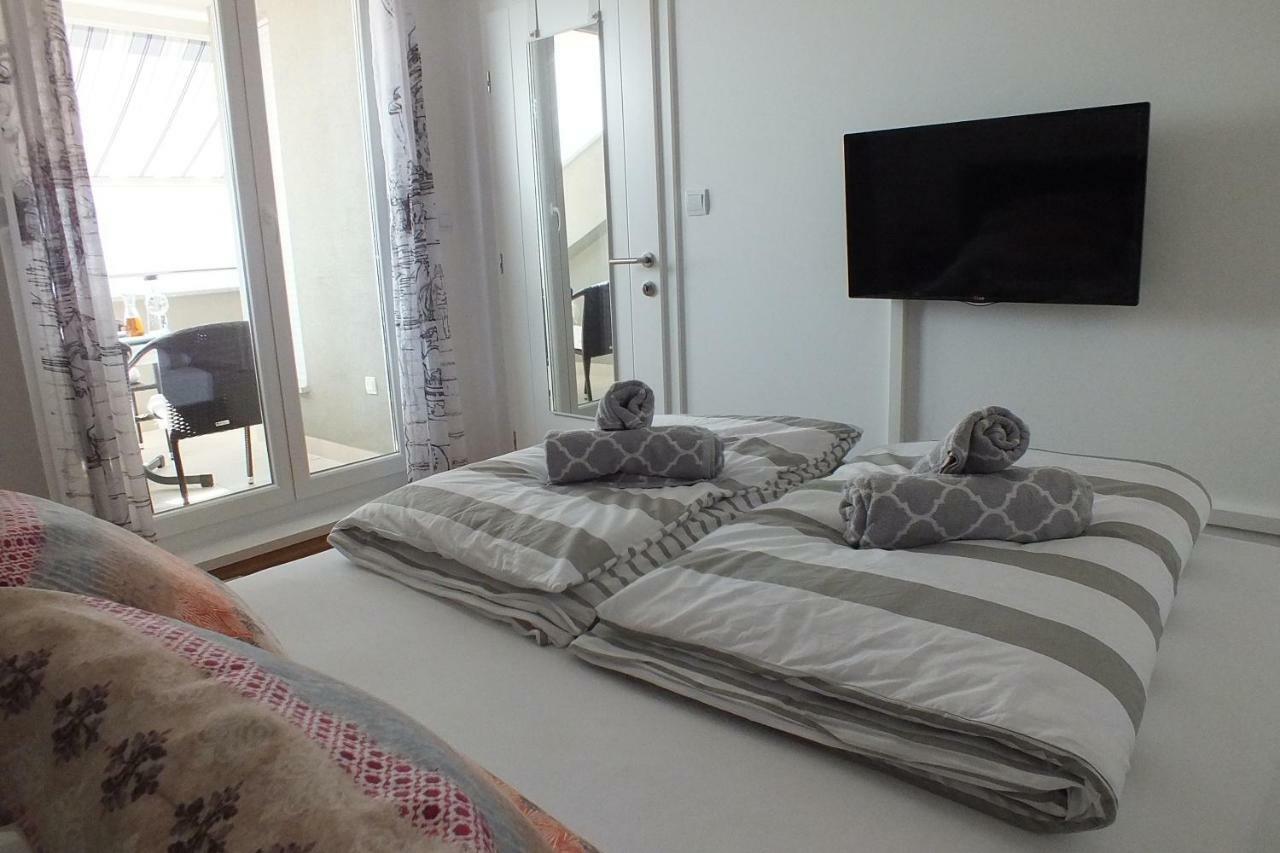 Apartment Silvija Новаля Екстериор снимка