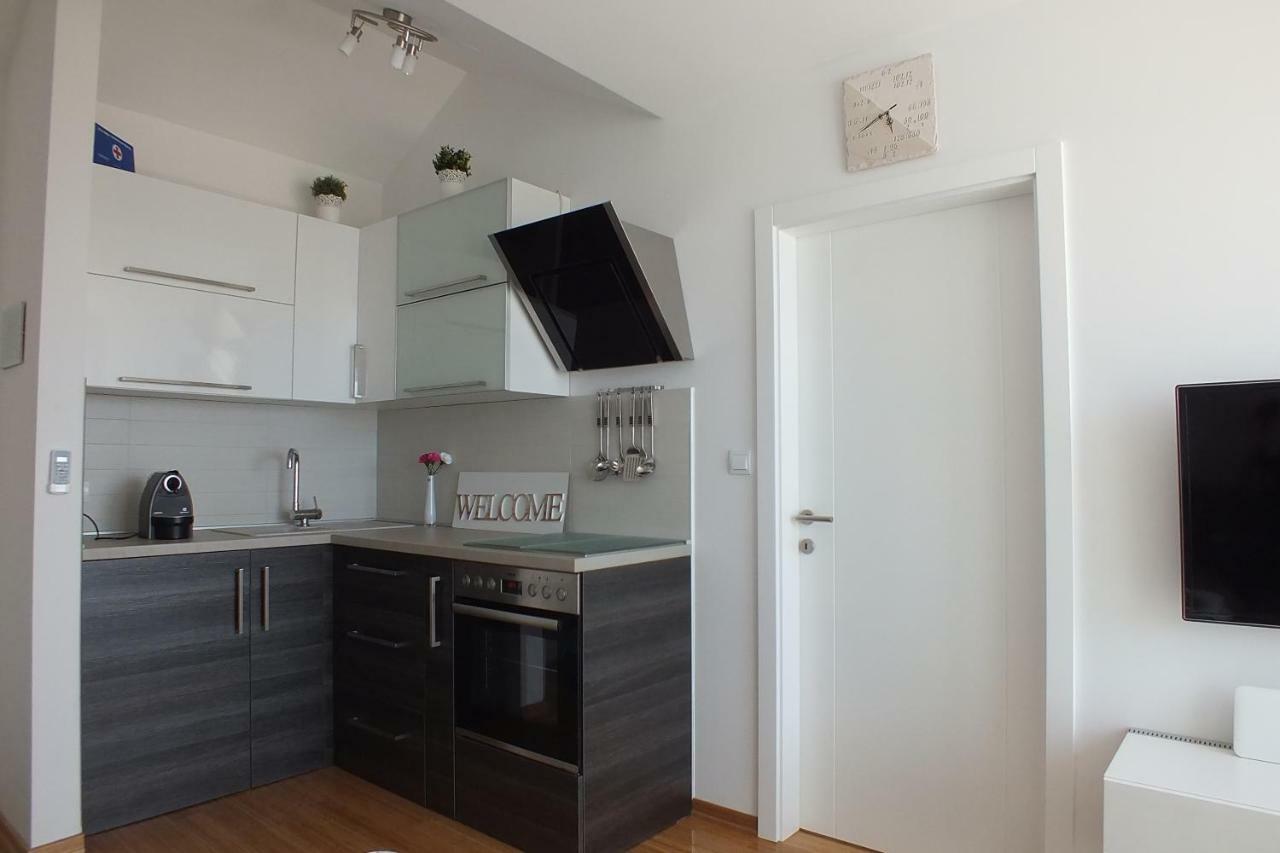 Apartment Silvija Новаля Екстериор снимка
